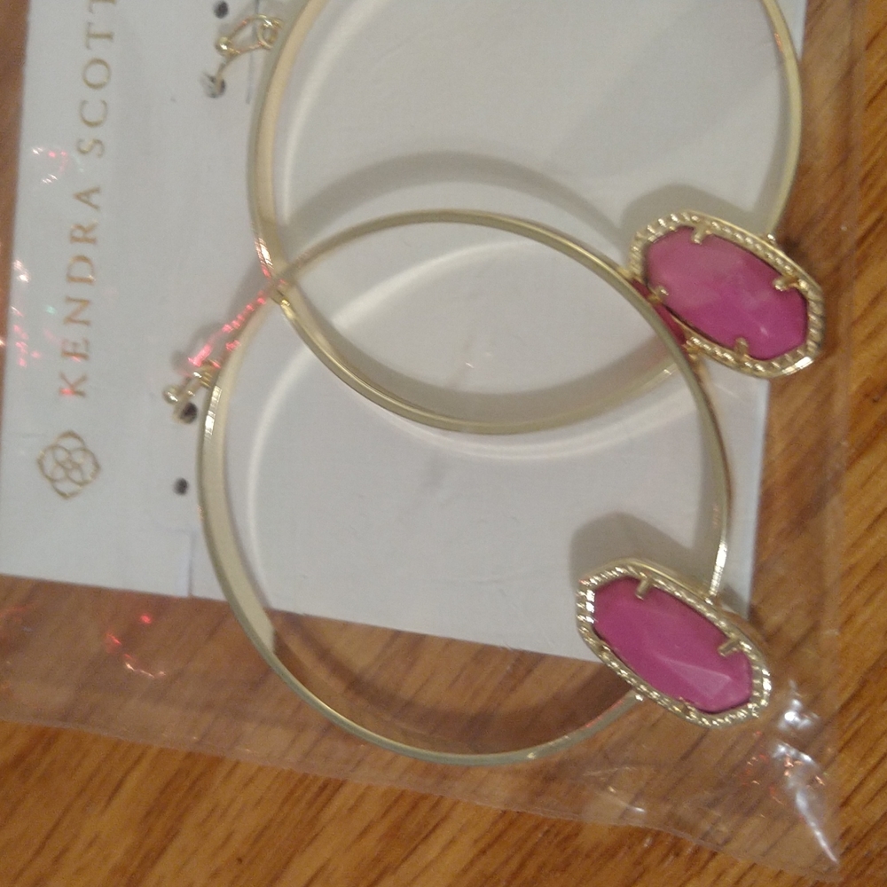 NWOT Kendra Scott Elora Gold Magenta Earrings New - Picture 4 of 9